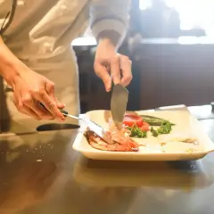 Gdzie zjeść w Sobótce? Odkryj najlepsze lokale gastronomiczne