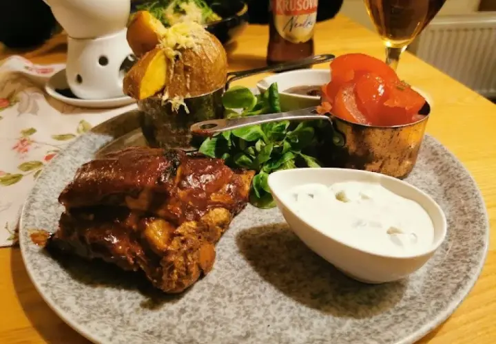 Gdzie zjeść w Lądku-Zdroju? Odkryj najlepsze lokale gastronomiczne