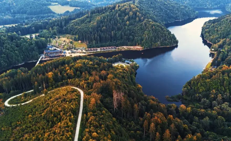 Jezioro Bystrzyckie - jak zaplanować rodzinny dzień nad wodą