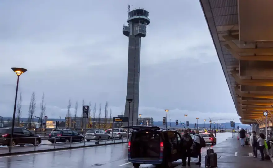 Lotnisko Oslo Gardermoen - dojazd, transfer i parking bez stresu
