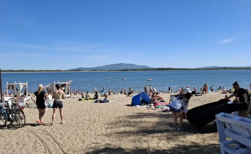 Jezioro Mietkowskie - jak zaplanować rodzinny dzień nad wodą