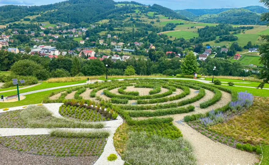 Ogród sensoryczny z dziećmi - jak wybrać dobre miejsce?