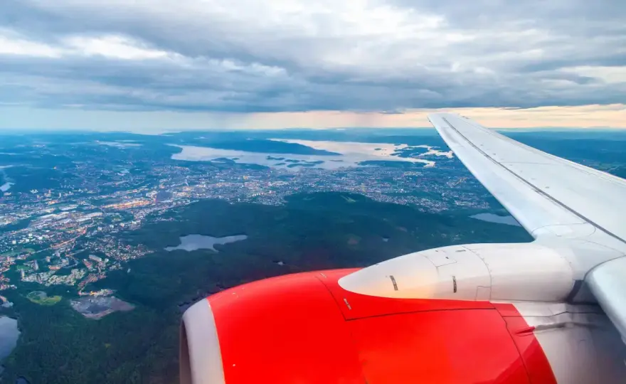 Lot przez Torp do Oslo - kiedy naprawdę warto?