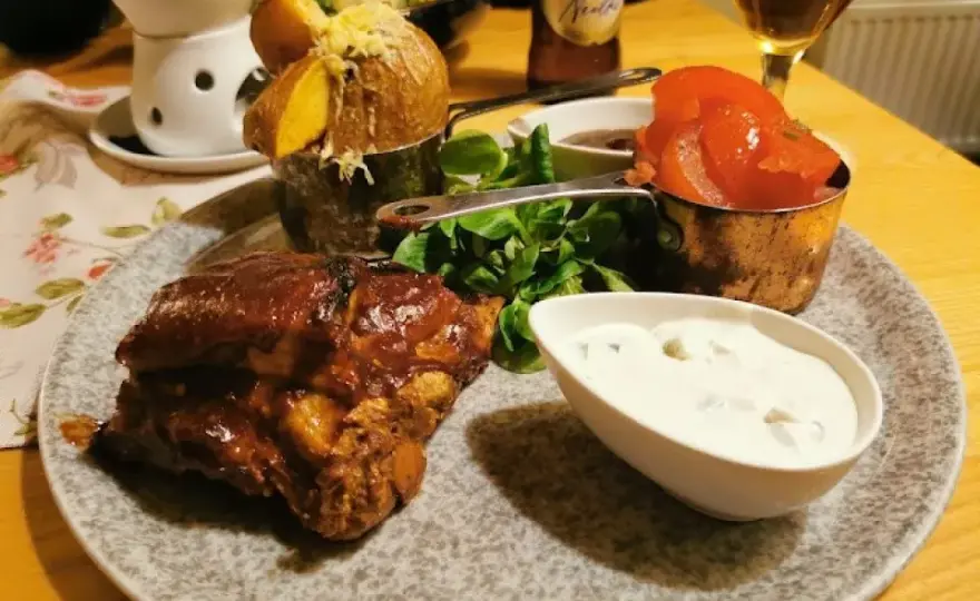 Gdzie zjeść w Lądku-Zdroju? Odkryj najlepsze lokale gastronomiczne