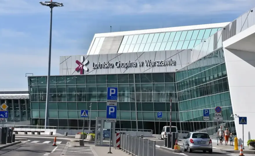 Jak najlepiej dojechać z Warszawy Centralnej na Lotnisko Chopina?