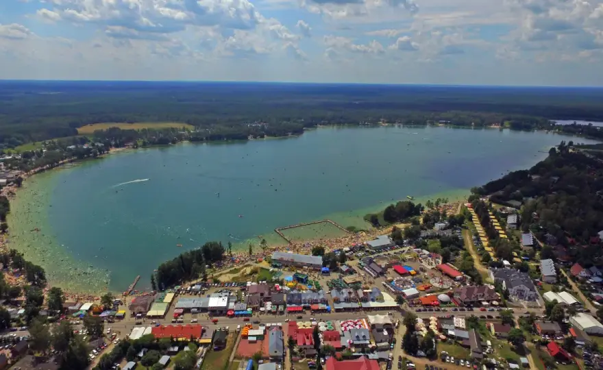 Jezioro Białe w Okunince - plaża, atrakcje i wycieczki