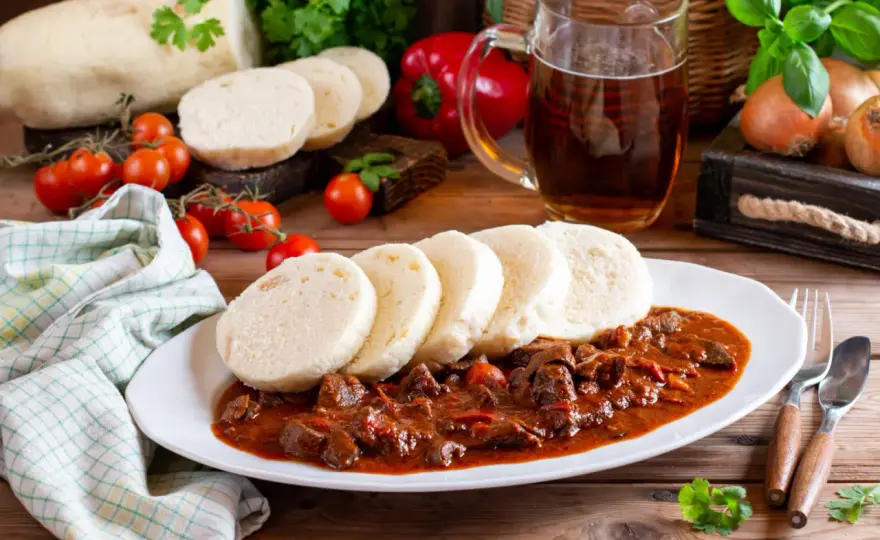 Czeskie potrawy, które warto znać - przewodnik po smakach Czech