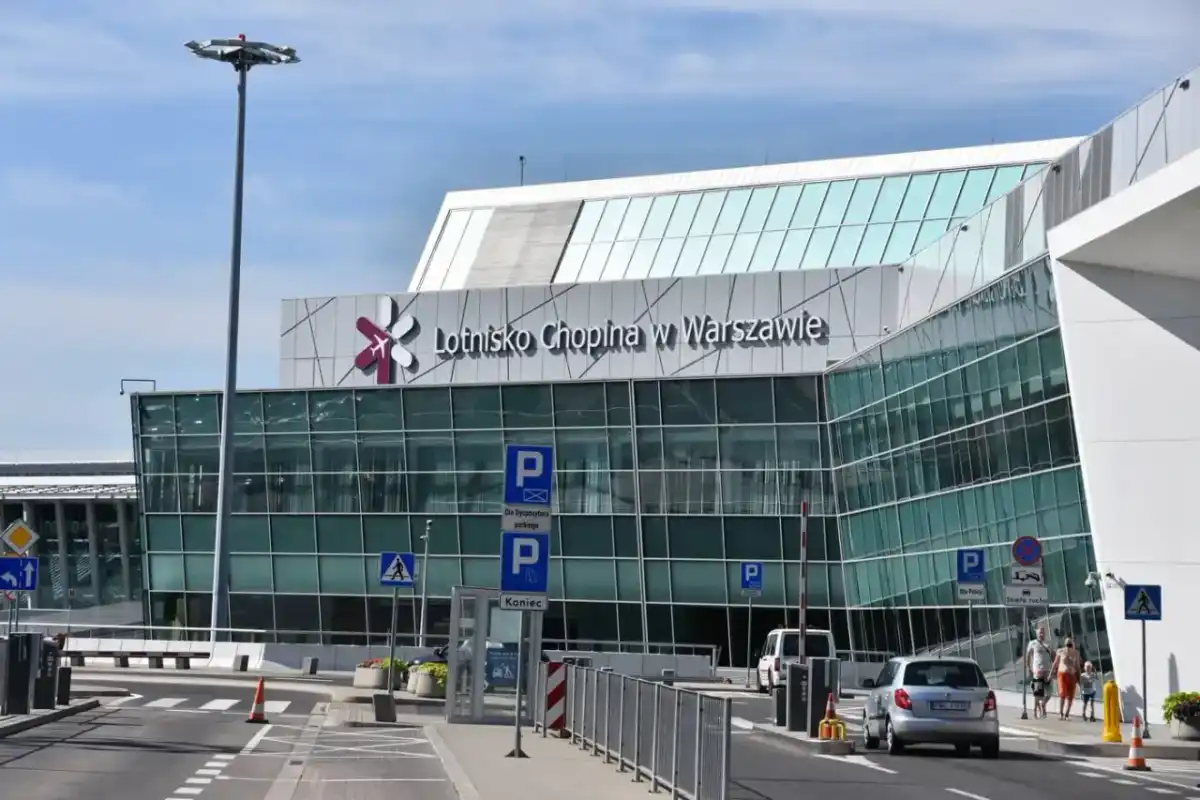 Jak najlepiej dojechać z Warszawy Centralnej na Lotnisko Chopina?