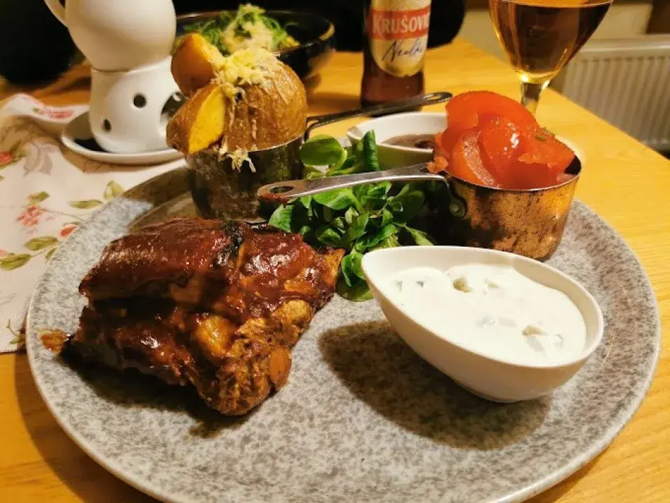 Gdzie zjeść w Lądku-Zdroju? Odkryj najlepsze lokale gastronomiczne